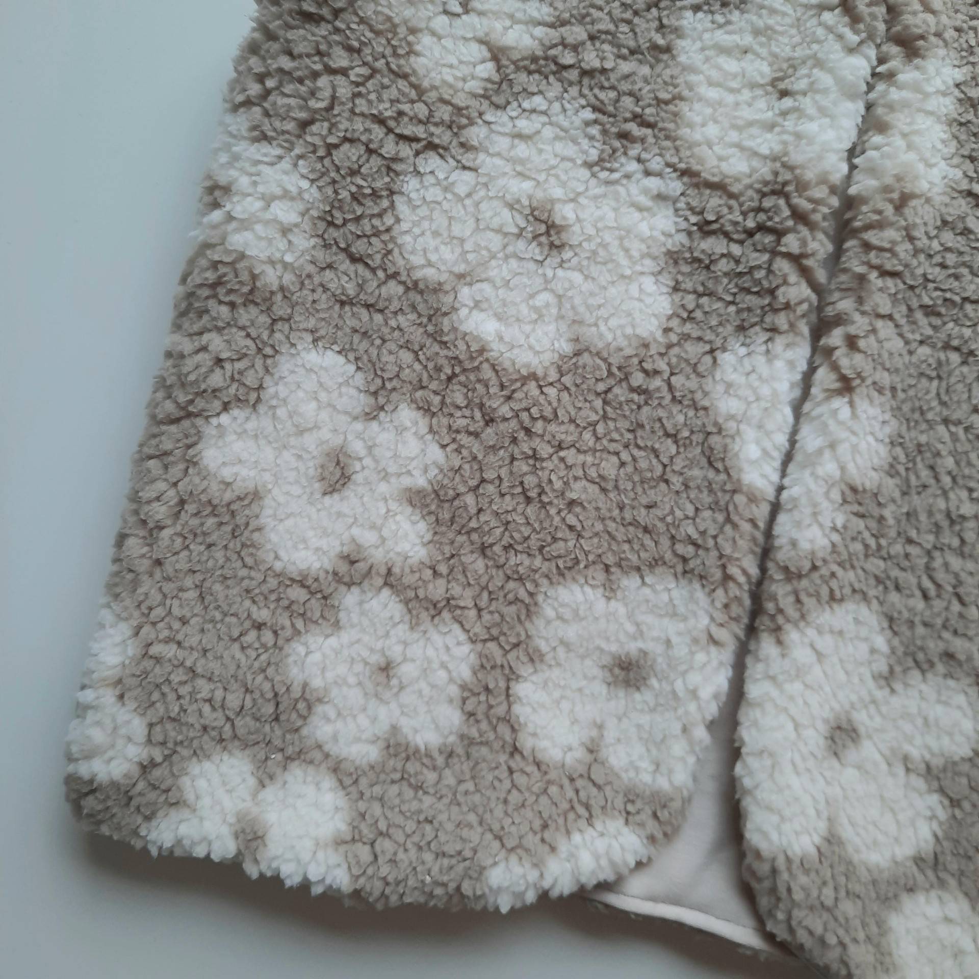 Giletje bloemen teddy donker beige – gevoerd – maat 86/92 - Afbeelding 3