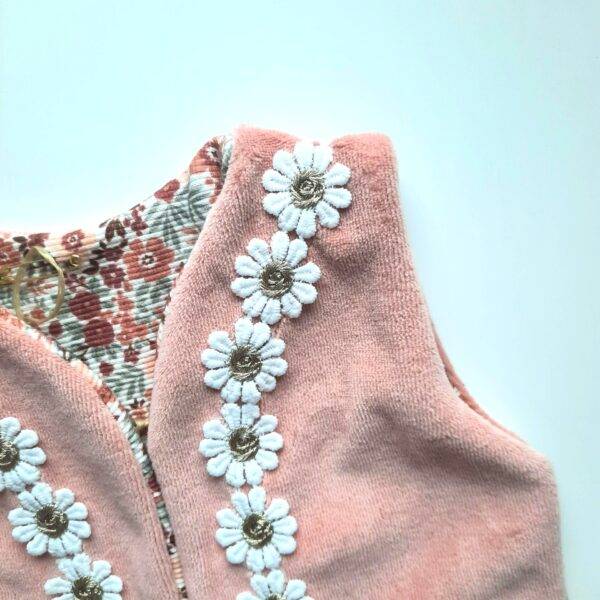 Giletje velours lichtroze - ribstof bloemen maat 62/68 - Afbeelding 3