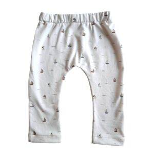 Legging wit zeilbootjes maat 86/92